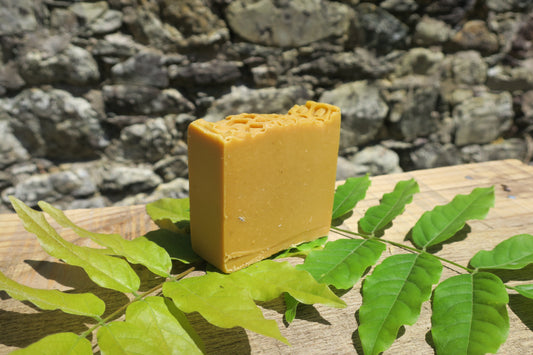 1 - Savon ABEJA ~ Karité, Miel et cire d'abeille